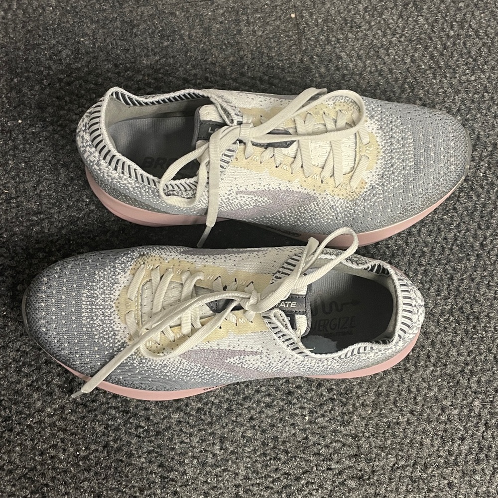 Brooks Womens Levitate running shoes pink gray size 8 athletic comfy athleisure - Picture 2 of 5